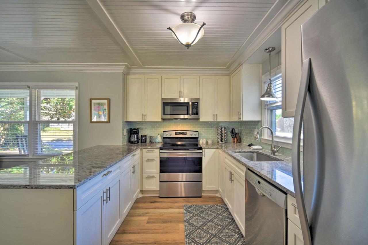 Charming House With Patio, 3 Half Mi To Beach! Charleston Bagian luar foto