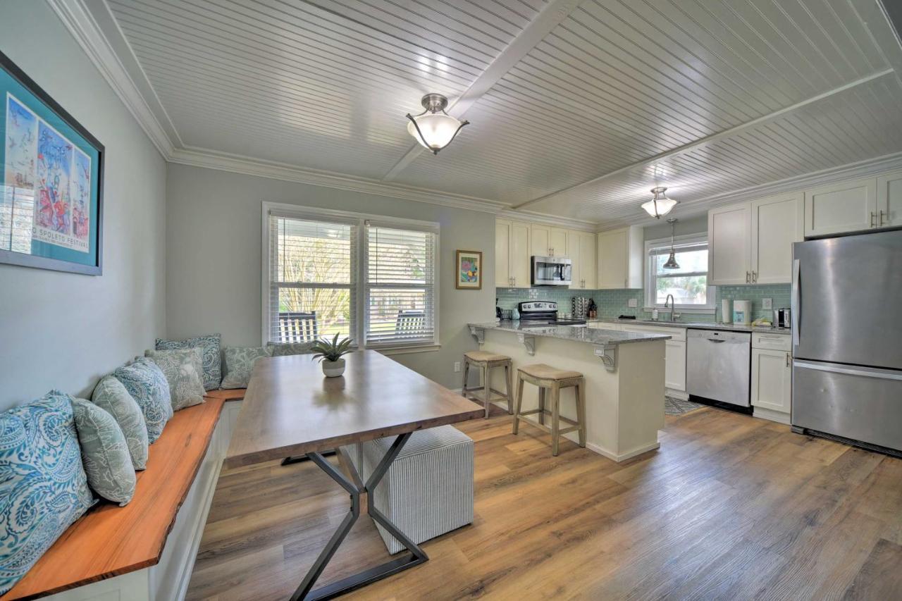 Charming House With Patio, 3 Half Mi To Beach! Charleston Bagian luar foto