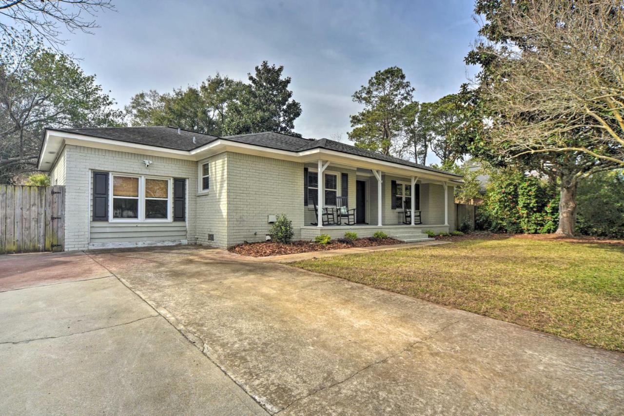 Charming House With Patio, 3 Half Mi To Beach! Charleston Bagian luar foto